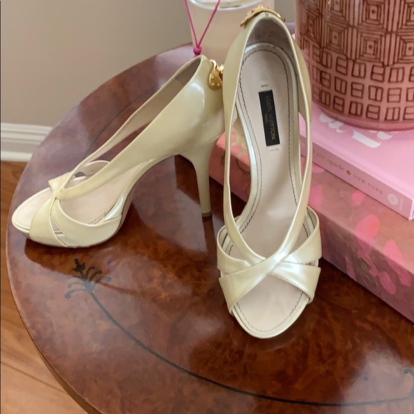 Shoes - Picture 2 of 13